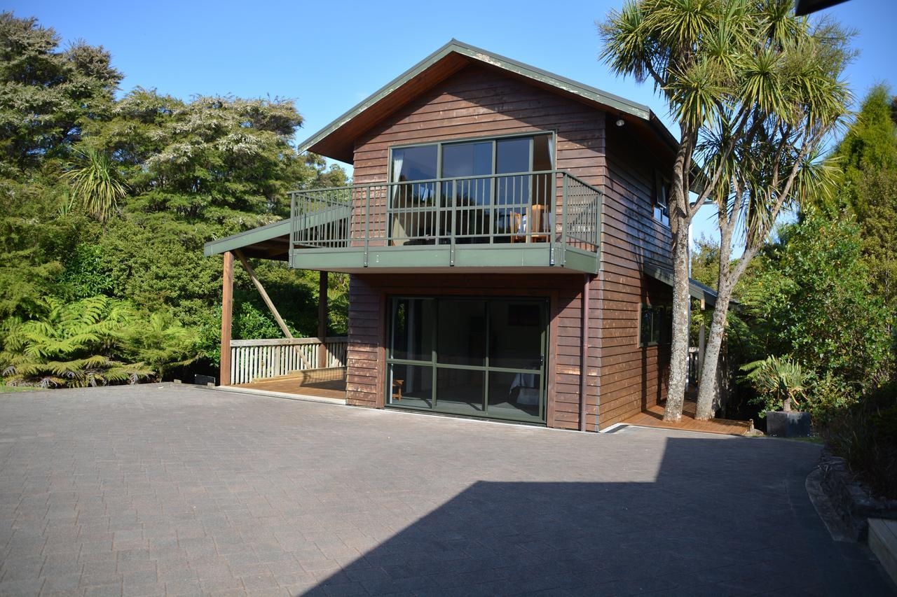 Treetops Cottage At The Castle Whitianga Esterno foto