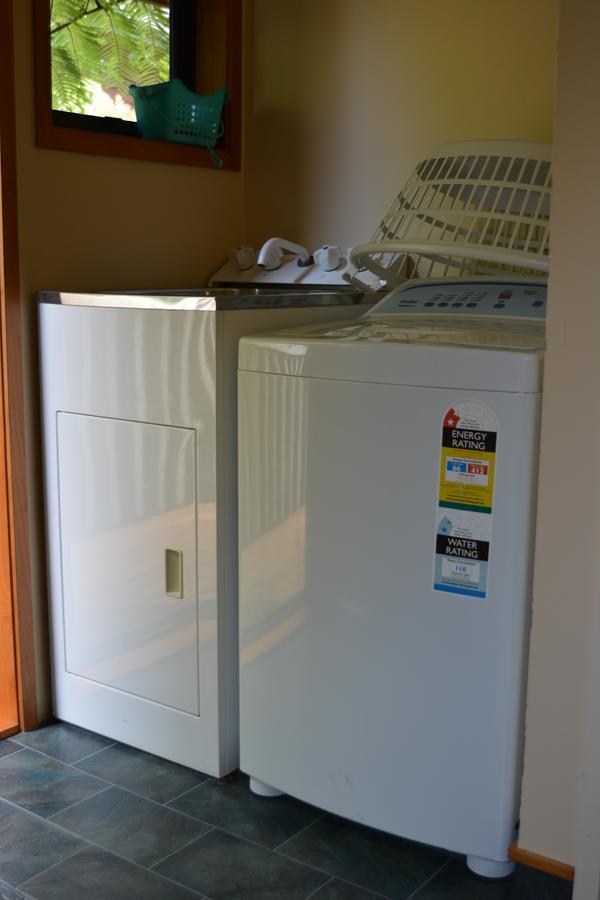 Treetops Cottage At The Castle Whitianga Esterno foto